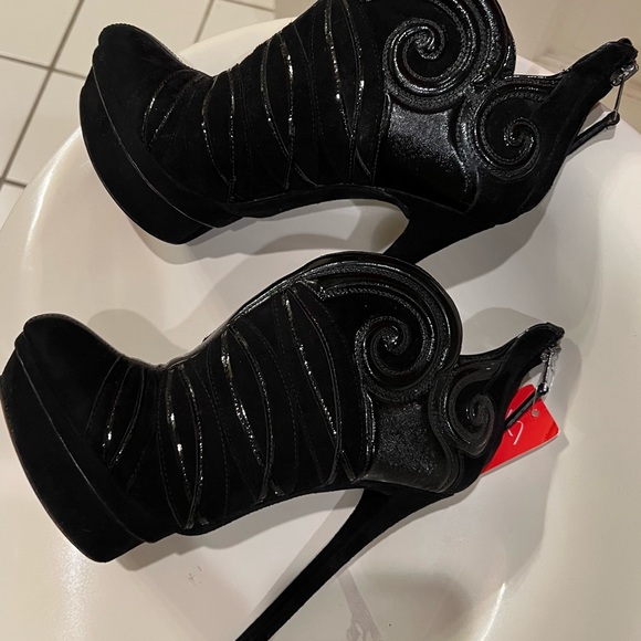 BRIAN ATWOOD Black Suede And Patent Leather Textured Bootie Size 37 - Picture 4 of 15